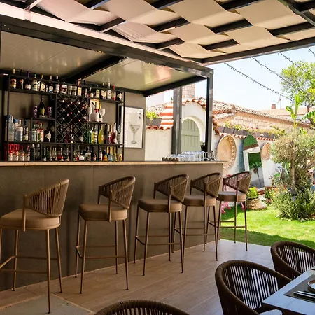 Отель The Comelly Alacati 3*