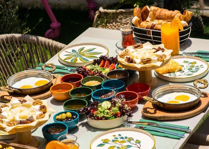 The Comelly Alacati Кешме