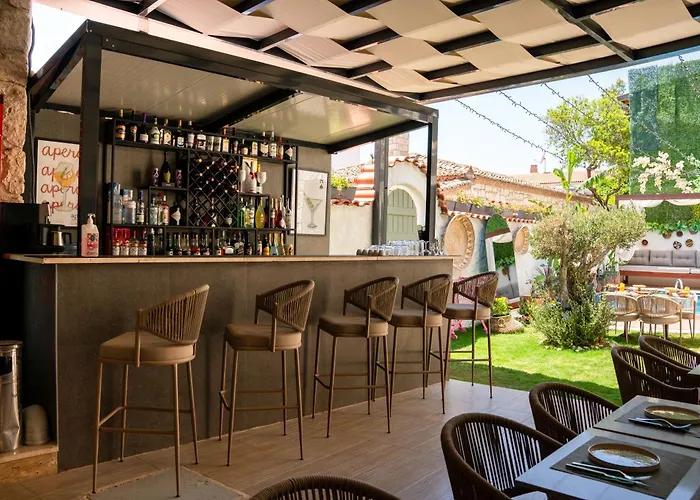 Отель The Comelly Alacati 3*