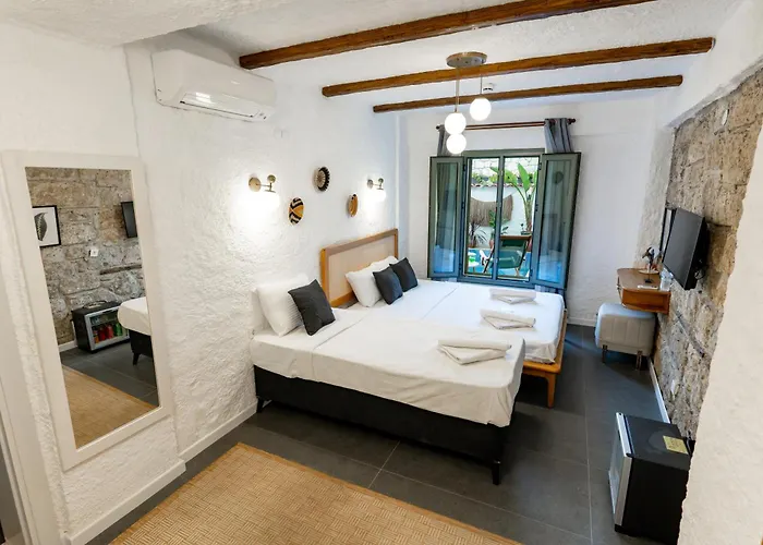 Отель The Comelly Alacati 3*