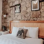 The Comelly Alacati Çeşme