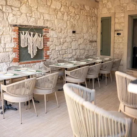 Готель The Comelly Alacati 3*