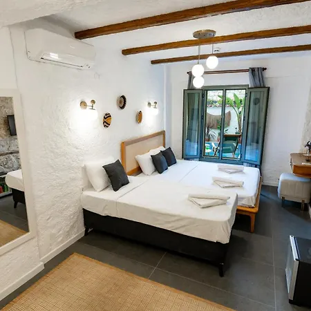 Готель The Comelly Alacati 3*