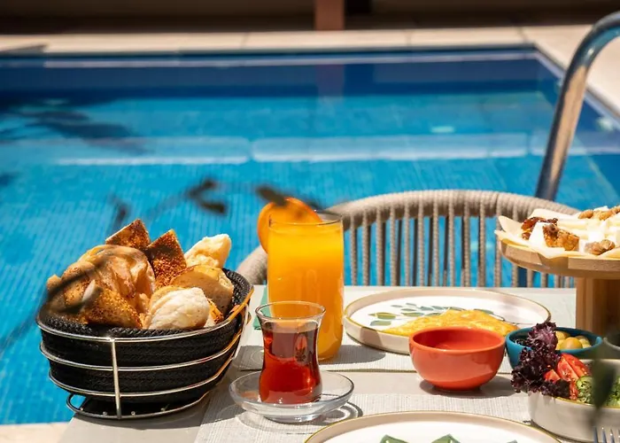 The Comelly Alacati Çeşme